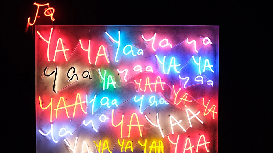 Typographies multicolores en néon