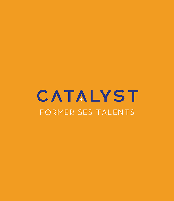Logo Catalyst bleu marine sur aplat orange, signature Former ses talents en blanc, couleurs de la charte graphique